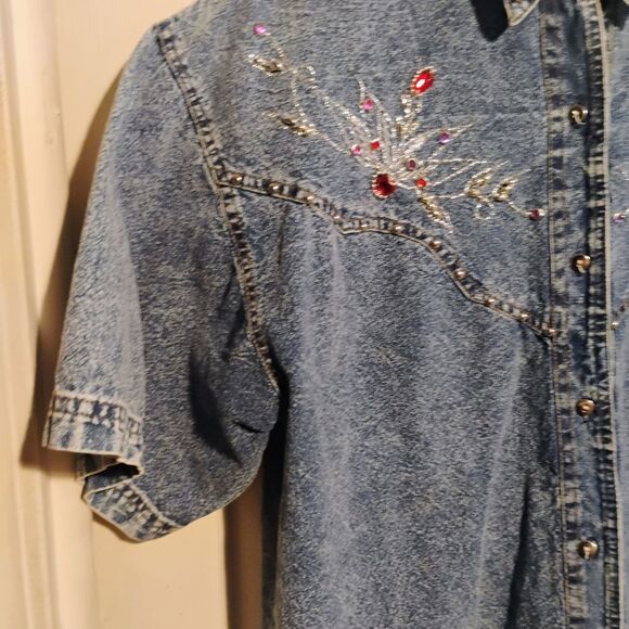 Pretty Blue Vintage Blue and Red Button Down Shirt with Floral Embroidery - Picture 4 of 14